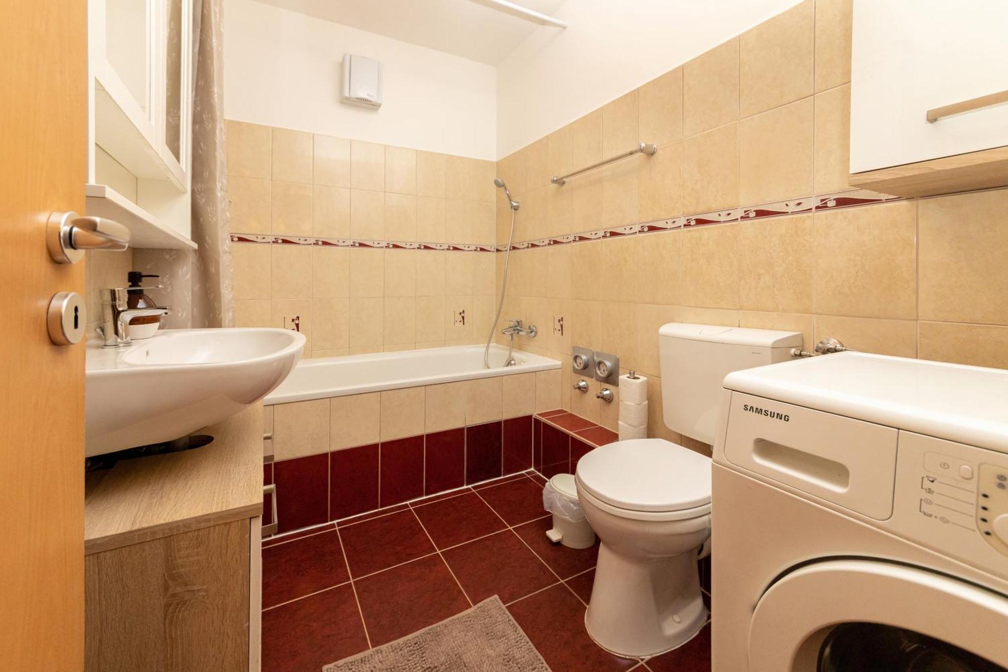 Center Budget Apartment Inside Free Parking Self Check-In Free Streaming Ac Balcony Budapeşte Dış mekan fotoğraf