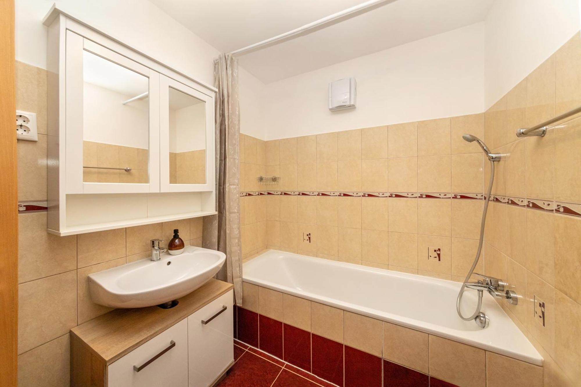 Center Budget Apartment Inside Free Parking Self Check-In Free Streaming Ac Balcony Budapeşte Dış mekan fotoğraf